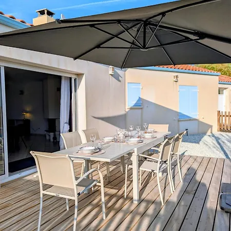 Grande Maison Bord De *