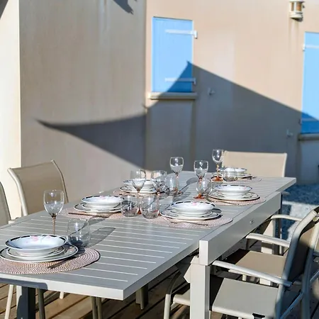 Grande Maison Bord De *